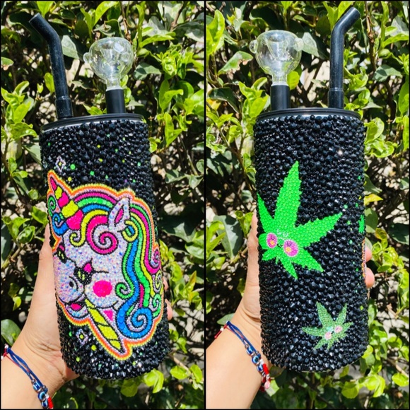 Accessories - 🛑CLEARANCE New Blinged Water smoke pipe. Glows in the Dark